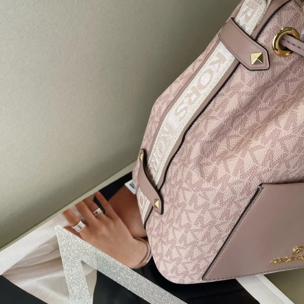 (new+tag) Michael Kors Maeve medium bucket messenger signature monogram pink